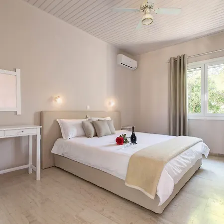 Ξενοδοχείο με διαμερίσματα Paradise Village 2*
