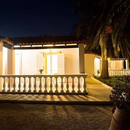 Ξενοδοχείο με διαμερίσματα Paradise Village 2*